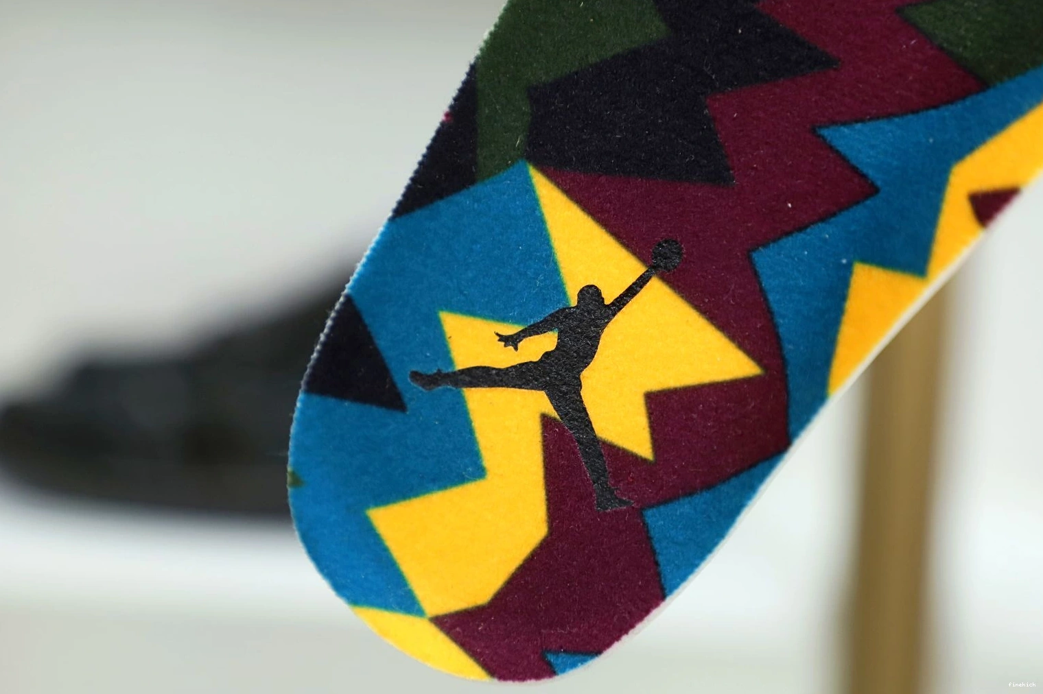 6 JORDAN AIR BORDEAUX RETRO 1115